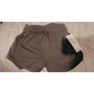 Lululemon Inner glow hr short.